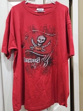BUCCKANEERS T-SHIRT, 2XL BUCKANEERS SHIRT, Tampa Bay Short